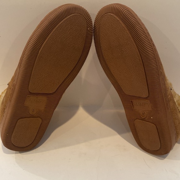 NWOB NEVER worn Kumfy brand size 8 slippers. - Picture 4 of 5